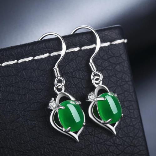 百搭绿玛瑙耳环：这几款耳环让你充满高贵个性（图）