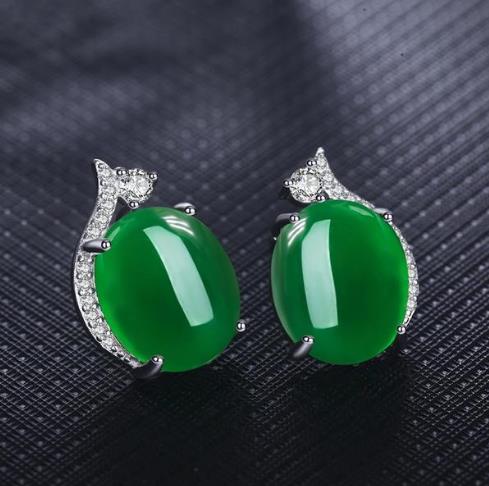 百搭绿玛瑙耳环：这几款耳环让你充满高贵个性（图）