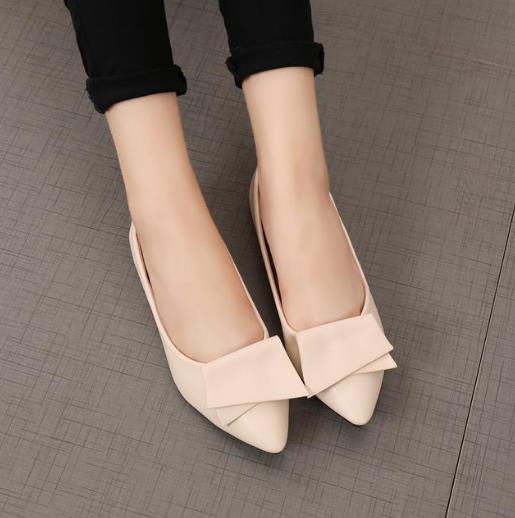 尖头浅口蛋卷鞋搭配：百搭时尚蛋卷鞋推荐