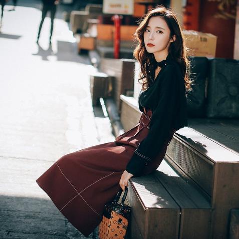 秋冬半身裙这么穿才好看：格子高腰半身裙搭配（图）