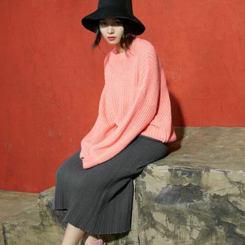 秋冬半身裙这么穿才好看：格子高腰半身裙搭配（图）