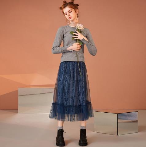 秋冬半身裙这么穿才好看：格子高腰半身裙搭配（图）