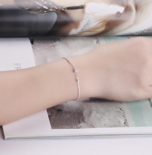 今年最流行清新简约的手链：个性水晶手链推荐（图）