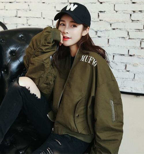 	
妩媚中带着干练的大码防风宽松棒球服推荐（图）
