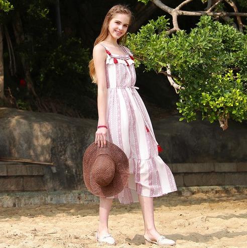 无袖吊带雪纺裙搭配：搭出大长腿雪纺裙推荐