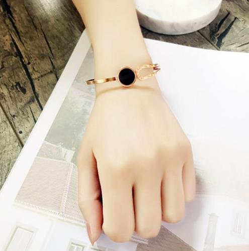 女神都戴这样的戒指：6款戒指彰显潮流时尚（图）