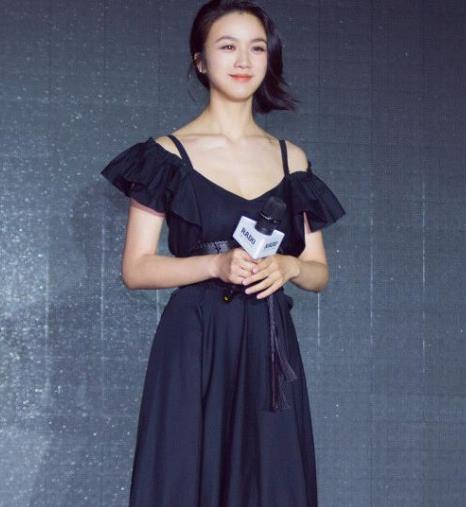 汤唯明星同款黑色无袖深V连体裤：帅气干练又性感