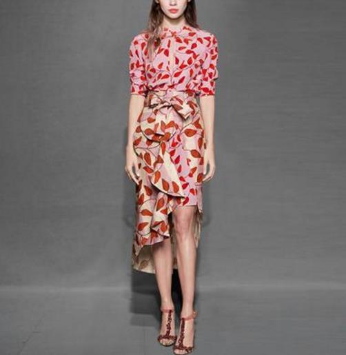 穿这样的时尚套装很有职场范：开衩包臀裙套装（图）