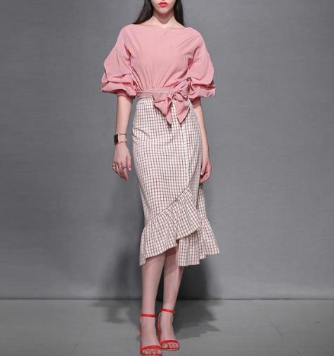 穿这样的时尚套装很有职场范：开衩包臀裙套装（图）