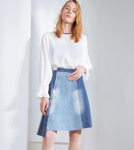 喇叭袖T恤搭配网纱吊带裙:彰显俏皮可爱学院风 喇叭袖T恤搭配网纱吊带裙:彰显俏皮可爱学院风