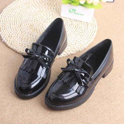 英伦风小皮鞋舒适又减龄：轻松穿搭出复古范（图）