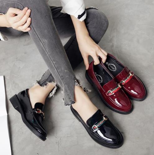 英伦风小皮鞋舒适又减龄：轻松穿搭出复古范（图）