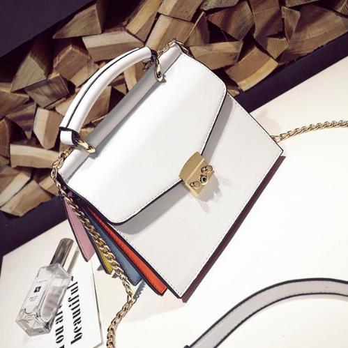 2017年时髦百搭斜挎包搭配：简约大方斜挎包推荐