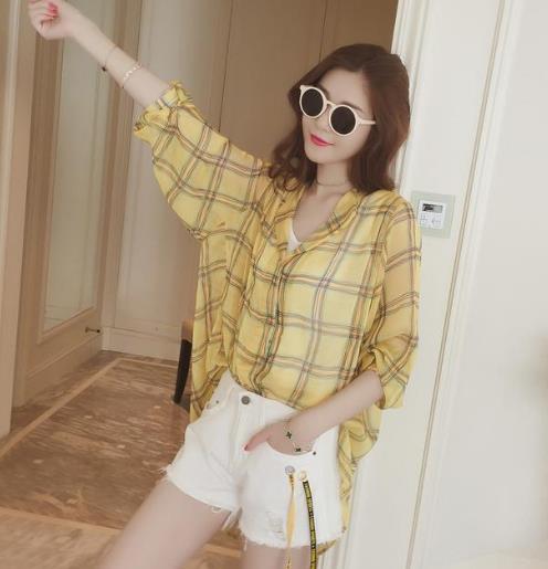 V领花朵刺绣针织开衫搭配：个性又不失时尚（图）