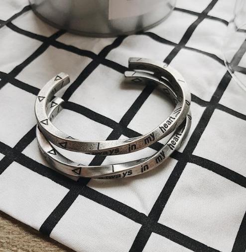 韩版百搭简约手链：时尚手链让你魅力十足（图）