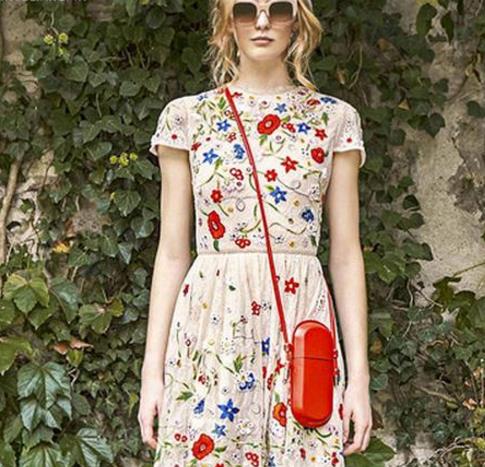 赵丽颖同款条纹蕾丝镂空连衣裙:彰显气质淑女范 赵丽颖同款条纹蕾丝镂空连衣裙:彰显气质淑女范