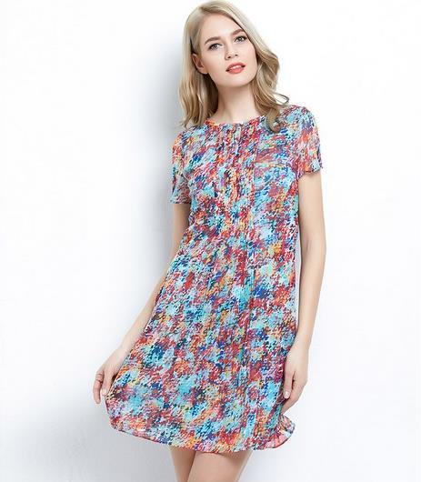 高腰碎花蕾丝连衣裙搭配：显瘦气质连衣裙分享