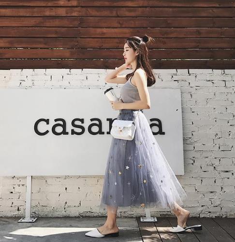 网纱拼接半身裙怎么搭配上衣:百搭显瘦(图) 网纱拼接半身裙怎么搭配上衣:百搭显瘦(图)