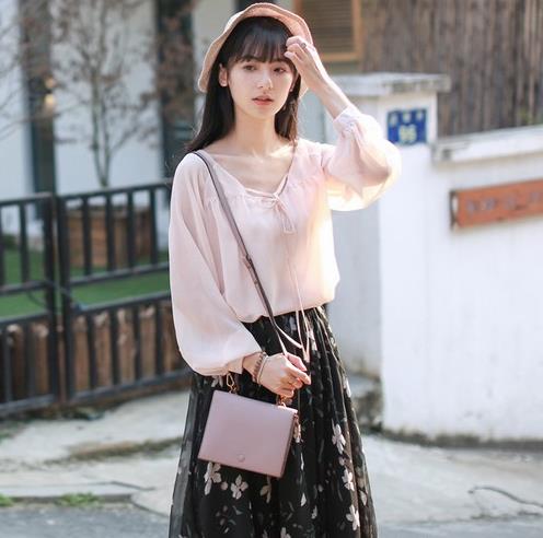 小脚裤搭配小翻领条纹衬衫:6款衬衫搭出利落干练 小脚裤搭配小翻领条纹衬衫:6款衬衫搭出利落干练