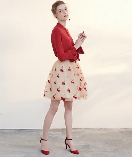 小脚裤搭配小翻领条纹衬衫:6款衬衫搭出利落干练 小脚裤搭配小翻领条纹衬衫:6款衬衫搭出利落干练