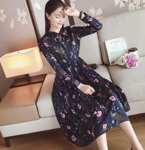 秋季有着几款立领长袖连衣裙搭配就够了（图）