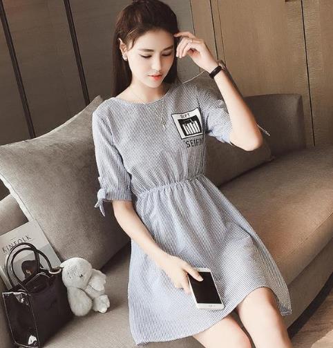 秋季有着几款立领长袖连衣裙搭配就够了（图）