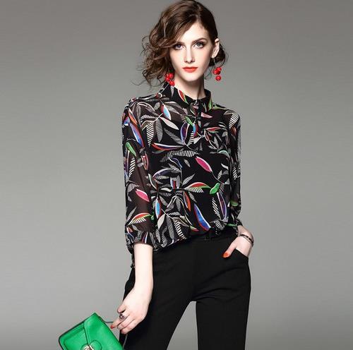 小脚裤搭配小翻领条纹衬衫：6款衬衫搭出利落干练