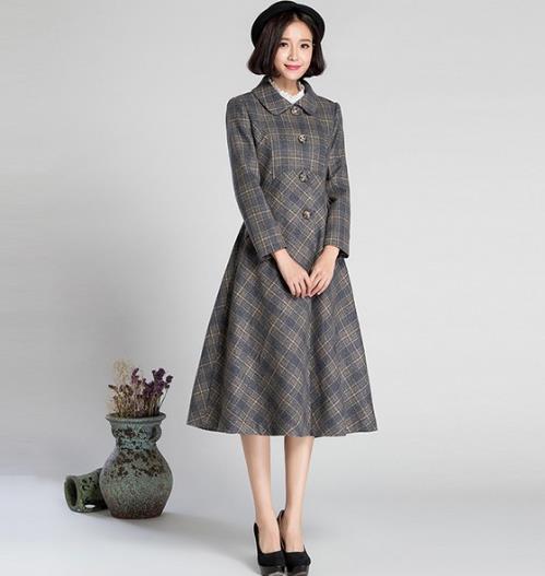 高领毛衣搭配暗扣修身毛呢外套：显瘦又优雅（图）