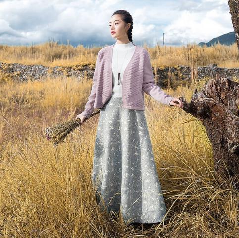 秋冬半身裙这么穿才好看：麂皮绒高腰裙搭配（图）