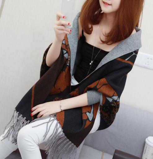 针织披肩让你引领早秋时尚：优雅百搭披肩搭配（图）