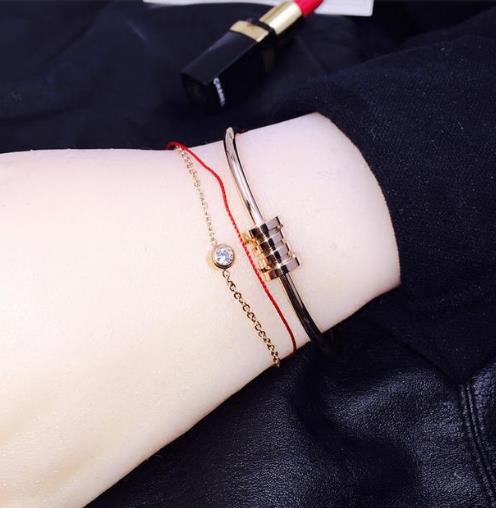 复古文艺范手镯推荐:欧美个性镂空手镯搭配(图) 复古文艺范手镯推荐:欧美个性镂空手镯搭配(图)