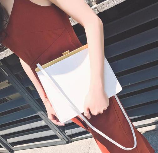 小资情调旋扣链条包搭配：简约百搭链条包推荐（图）