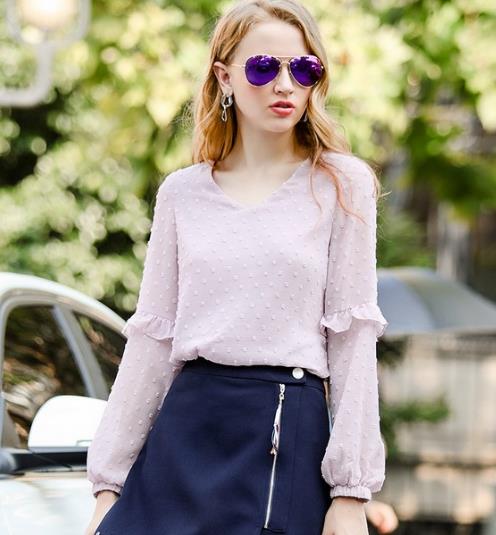 秋季必备新款撞色V领条纹针织衫搭配推荐（图）