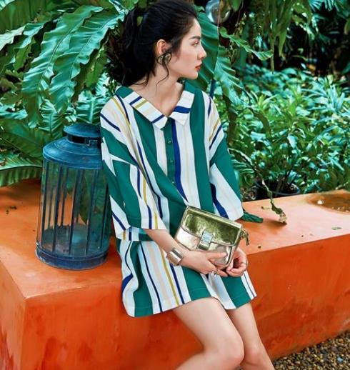 杨幂同款蕾丝拼接开叉衬衫裙搭配：修身显瘦（图）