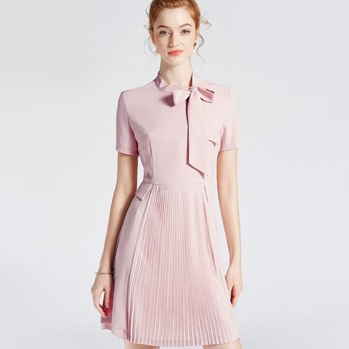 蝴蝶结包臀套装搭配：性感职场套装推荐