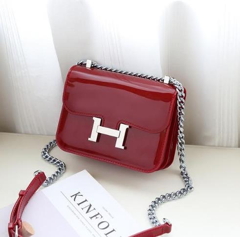 百搭又时尚的休闲链条单肩包:新款单肩包推荐(图) 百搭又时尚的休闲链条单肩包:新款单肩包推荐(图)