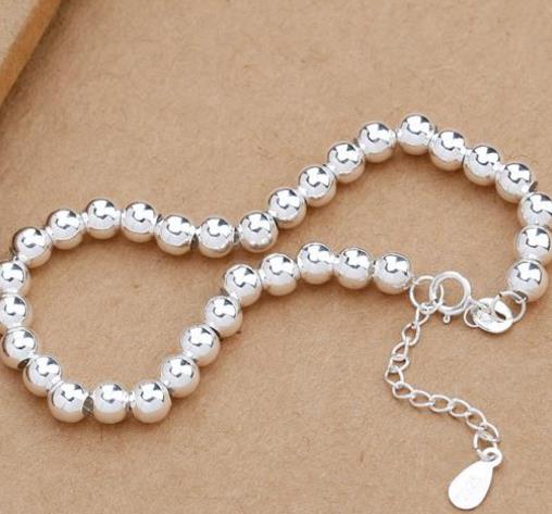 韩版四叶草手链搭配:简约时尚手链推荐(图) 韩版四叶草手链搭配:简约时尚手链推荐(图)