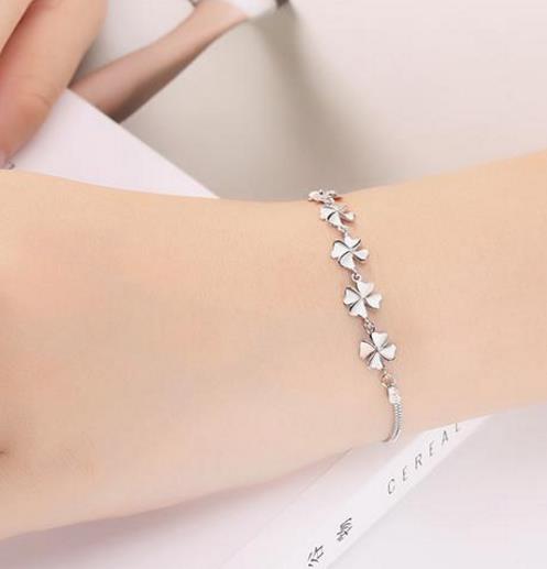 韩版四叶草手链搭配：简约时尚手链推荐（图）