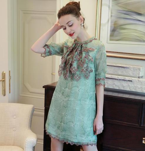 这6种短款钩花刺绣连衣裙搭配:优雅又性感(图) 这6种短款钩花刺绣连衣裙搭配:优雅又性感(图)