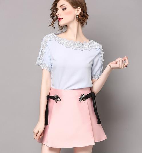 花边装饰圆领三色蕾丝衫搭配:时尚又优雅(图)
花边装饰圆领三色蕾丝衫搭配:时尚又优雅(图)