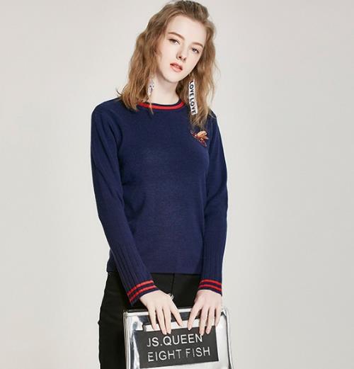 简约撞色喇叭袖修身针织衫搭配:演绎成熟庄重(图) 简约撞色喇叭袖修身针织衫搭配:演绎成熟庄重(图)