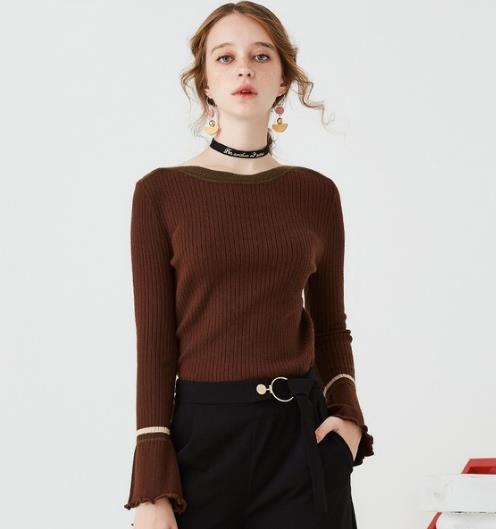 简约撞色喇叭袖修身针织衫搭配:演绎成熟庄重(图) 简约撞色喇叭袖修身针织衫搭配:演绎成熟庄重(图)