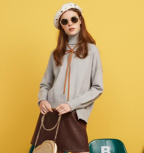 简约撞色喇叭袖修身针织衫搭配：演绎成熟庄重（图）