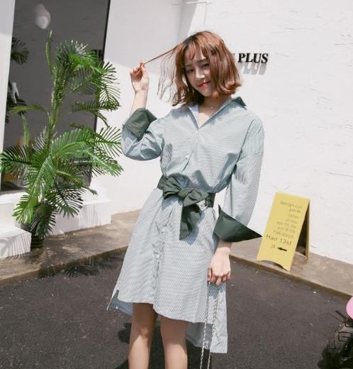 杨幂同款蕾丝印花连衣裙：性感显高挑连衣裙推荐