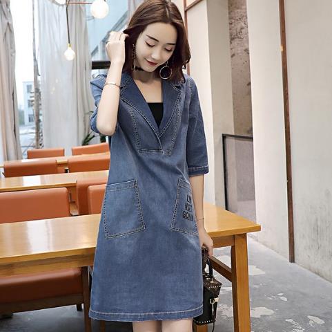 修身牛仔裙套装搭配：时尚套装打造小清新复古风