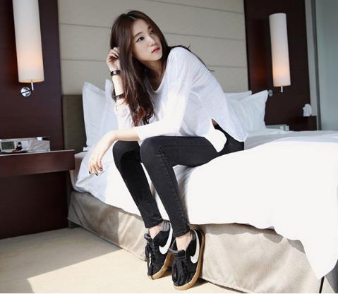 时髦感倍增的系带开叉阔腿裤轻松打造大长腿（图）