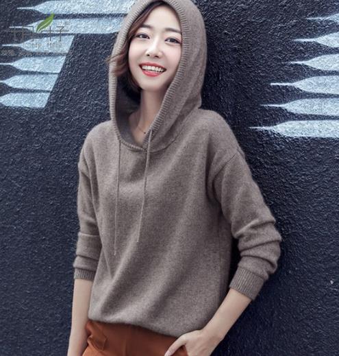 个性女人穿个性毛衣:拼接字母印花毛衣推荐(图) 个性女人穿个性毛衣:拼接字母印花毛衣推荐(图)