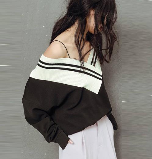 斜襟V领针织衫搭配包臀裙：演绎瑰丽知性（图）