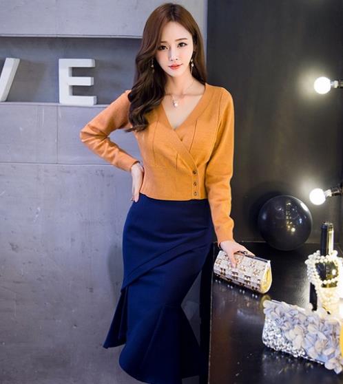 斜襟V领针织衫搭配包臀裙：演绎瑰丽知性（图）