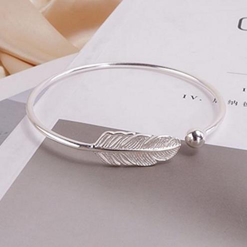 优雅大气时尚的欧美圆环手环多种搭配推荐（图）